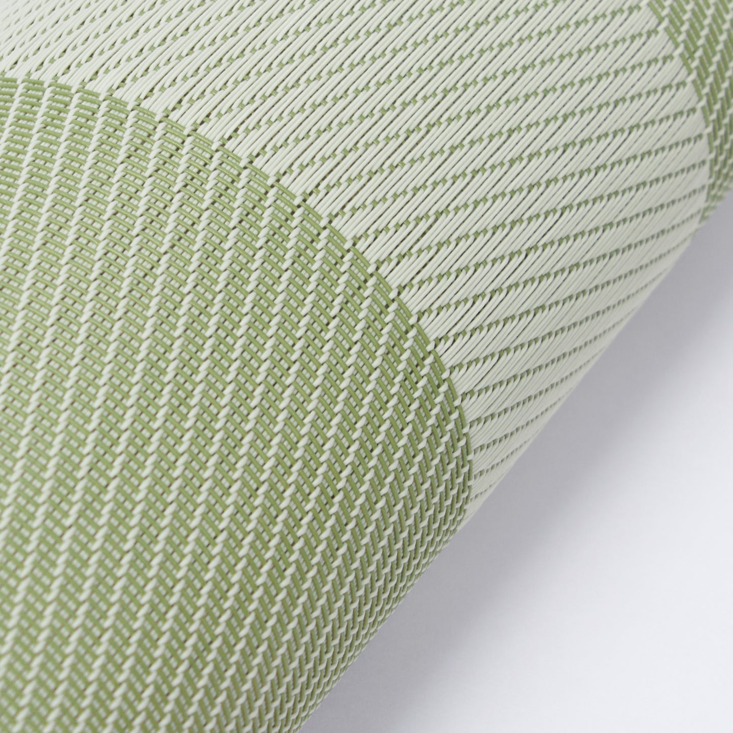 Plastic Woven Heat Resistant Placemats in Grass Green
