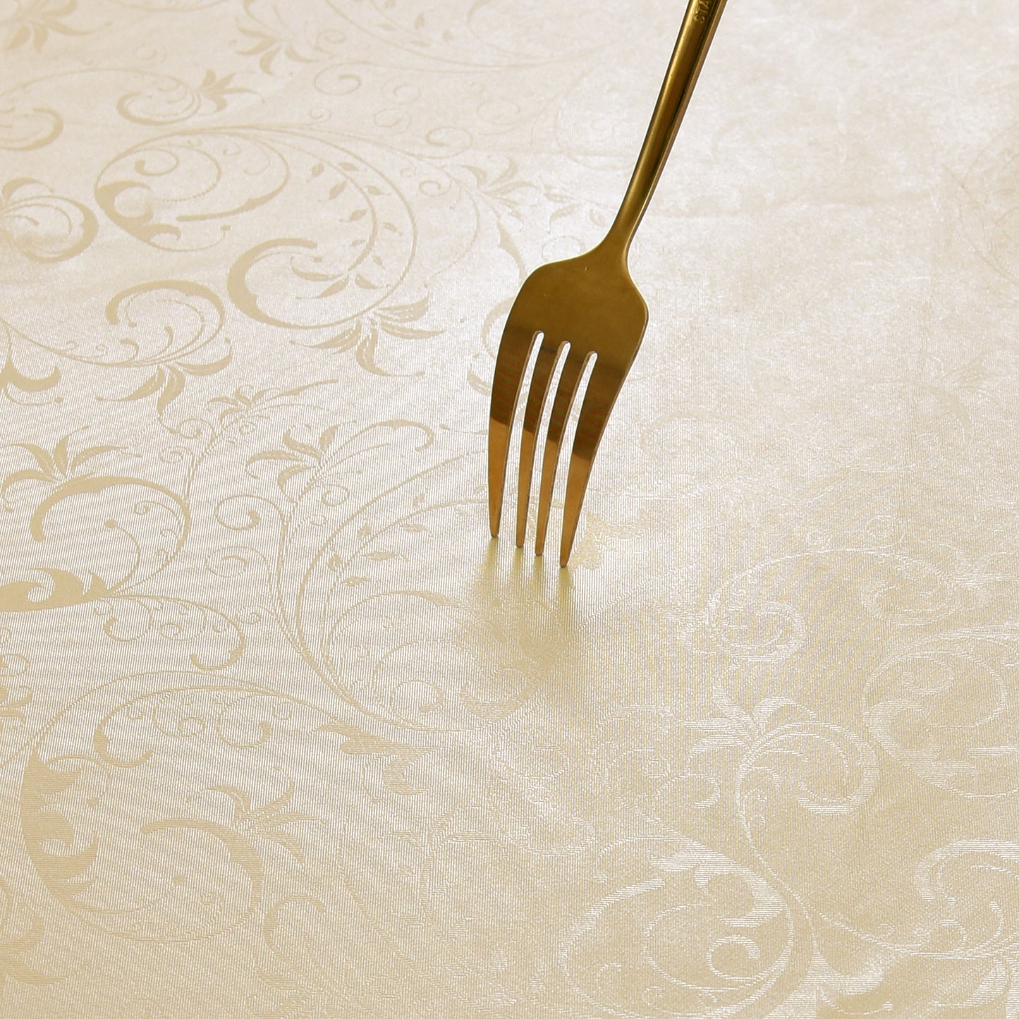 Polyurethane Crochet 100% Waterproof and Oil Resistant Chequered Tablecloth in Beige