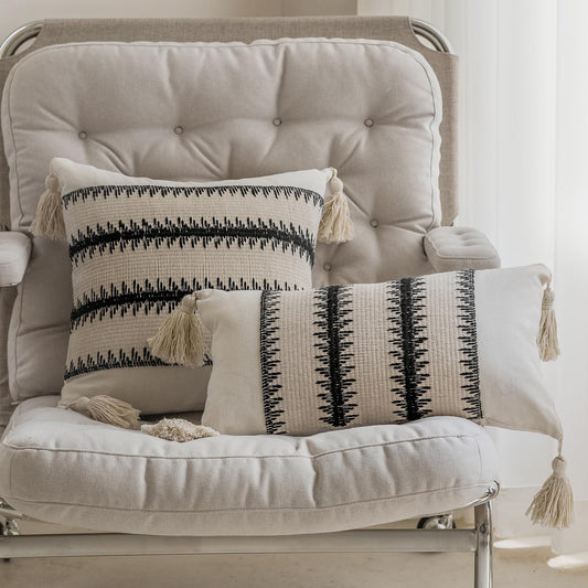 Black leaf-patterned pillowcases with tassels