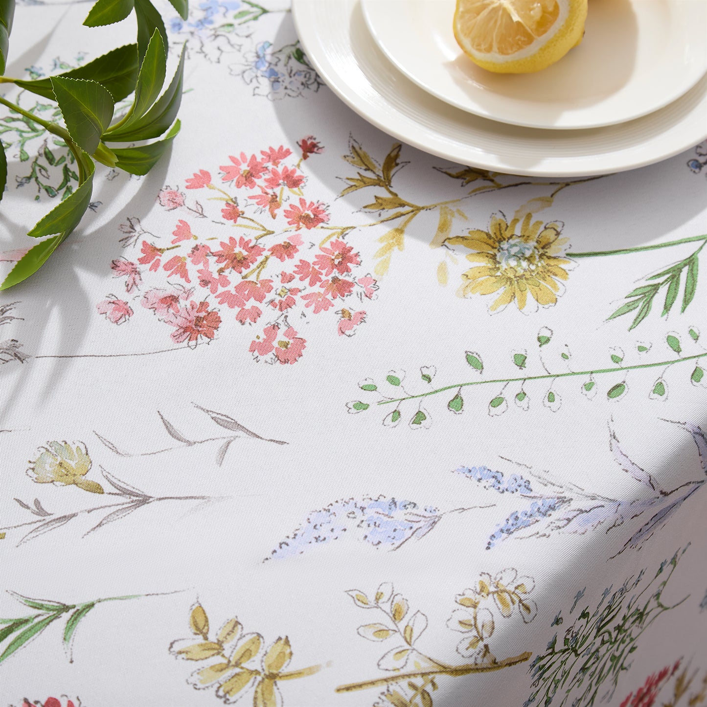 Polyester Waterproof And Stain Resistant Wild Floral Tablecloth in Wildflower-b