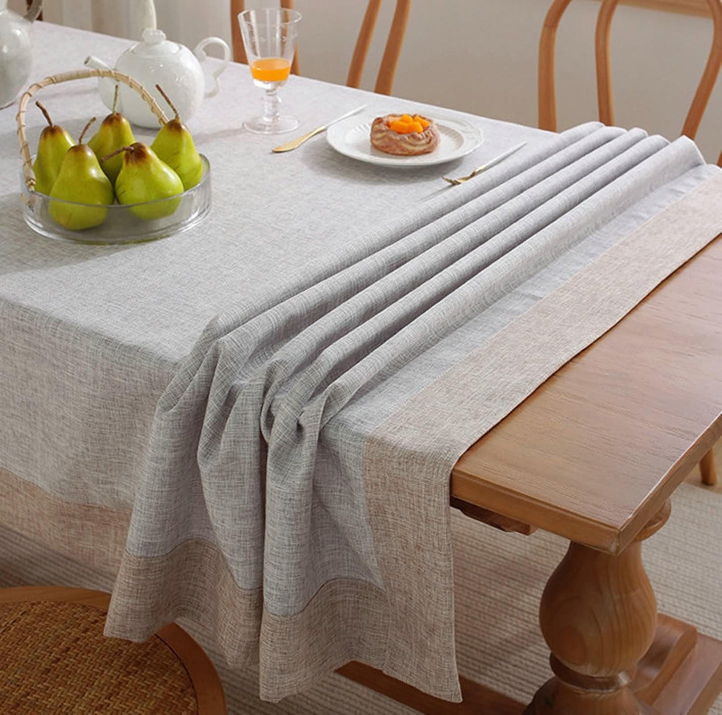 Cotton-linen Tablecloth with Plain-coloured Edging in Light Grey