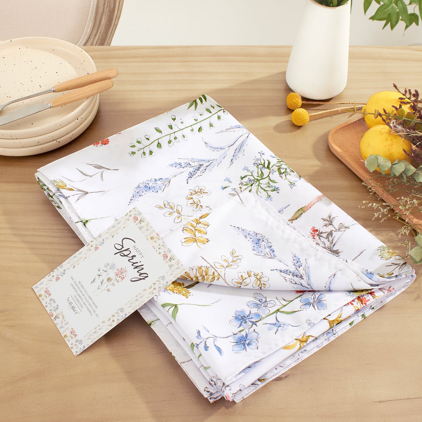 Polyester Waterproof And Stain Resistant Wild Floral Tablecloth in Wildflower-b