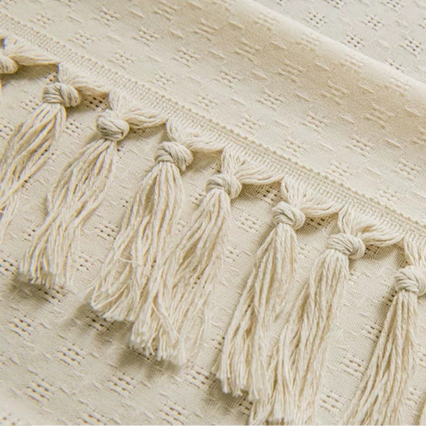 Cotton-linen tablecloth with tassels in Beige