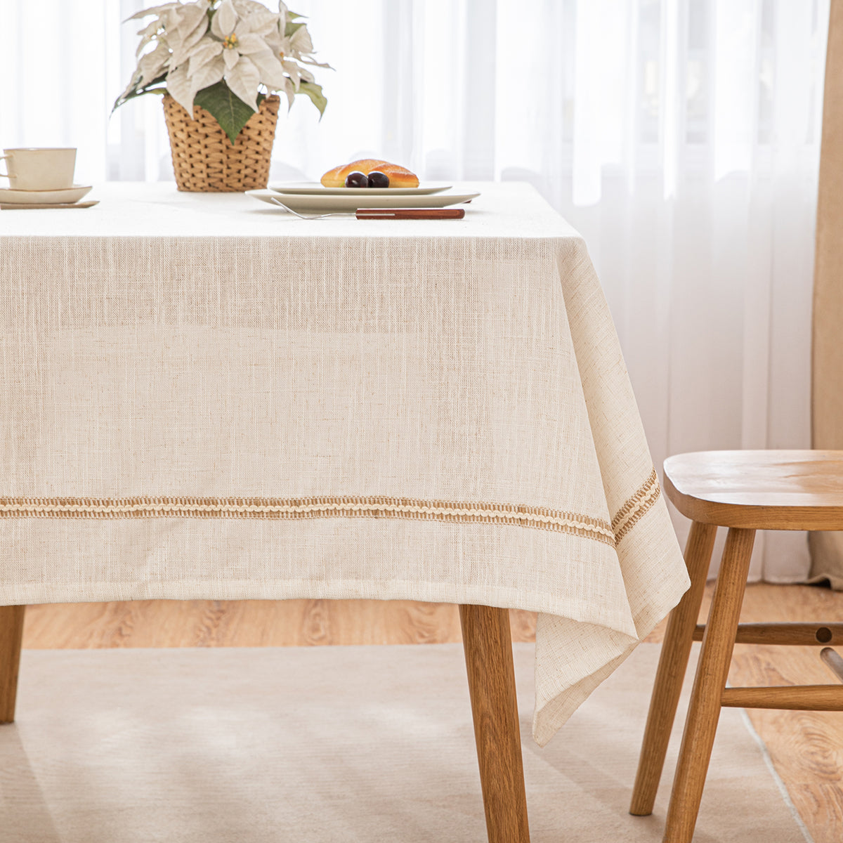 Poly-Linen Tablecloth with Brown Rope Trim in White