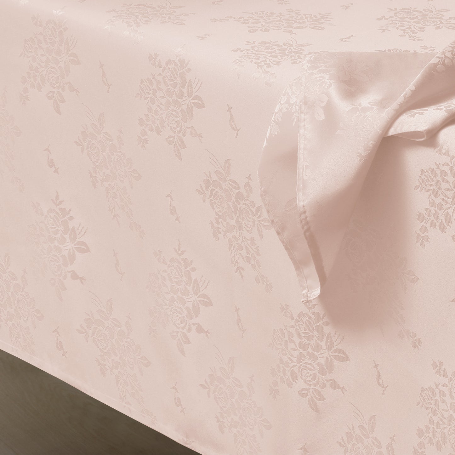 Polyester Jacquard Waterproof Elegant Damask Rose Floral Pattern Tablecloth in Light Pink
