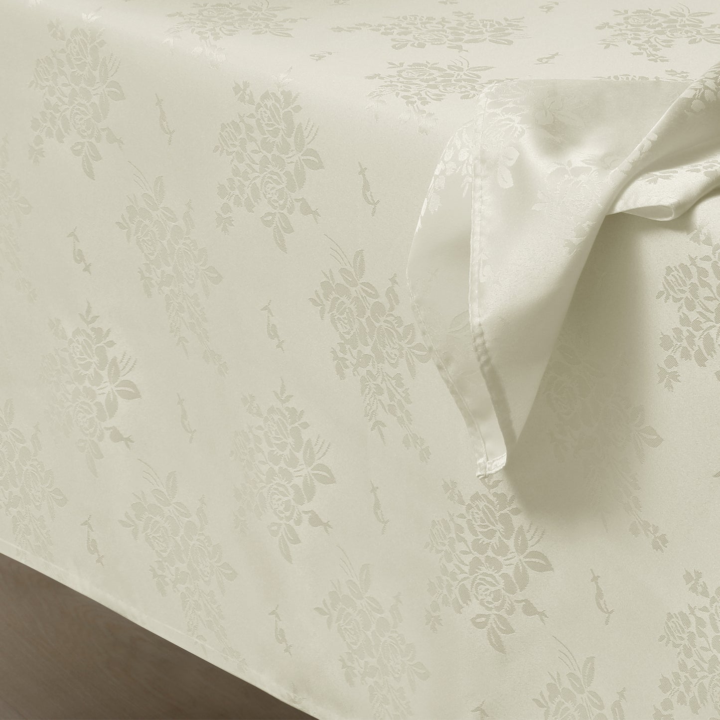 Polyester Jacquard Waterproof Elegant Damask Rose Floral Pattern Tablecloth in Ivory