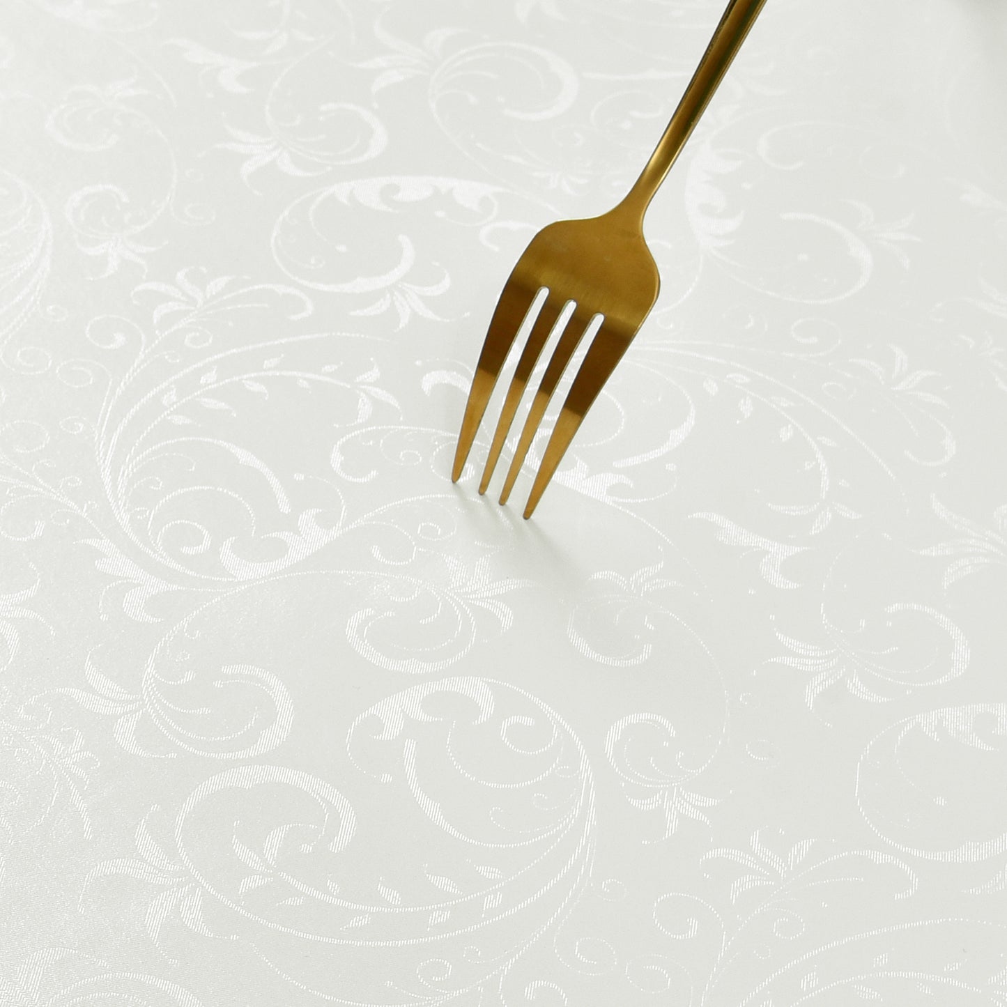 Polyurethane Crochet 100% Waterproof and Oil Resistant Chequered Tablecloth in White