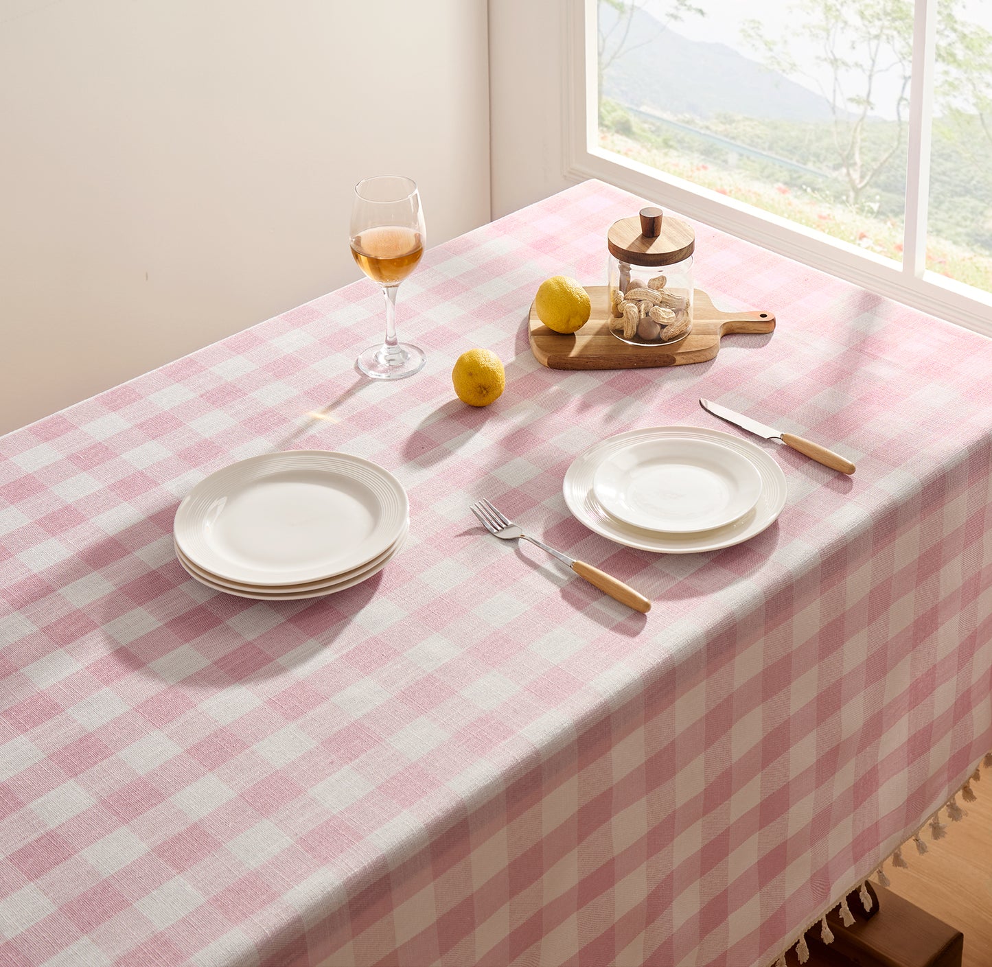 Wrinkle-Resistant Cotton Blend Classic Gingham Tablecloth with Tassels in Pink