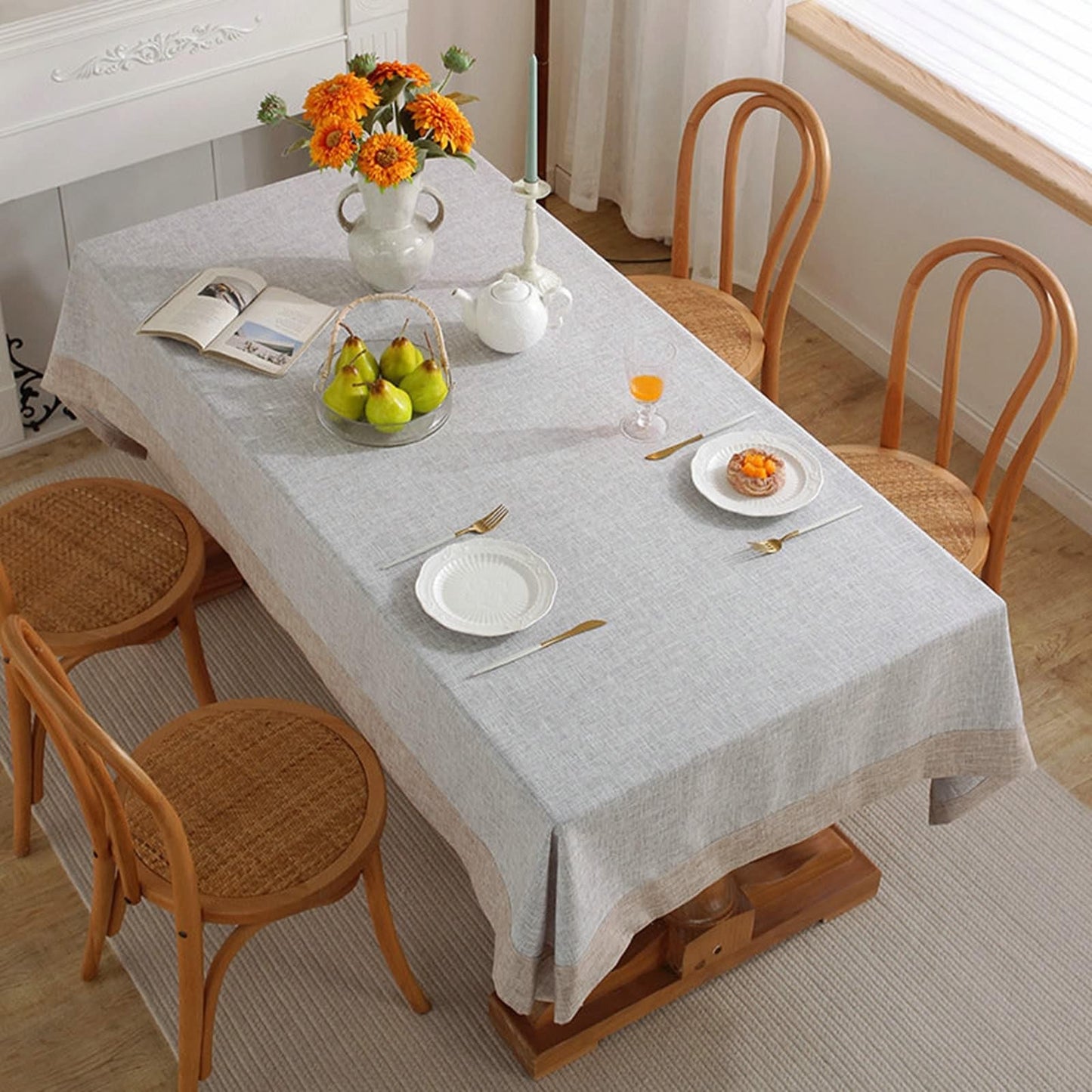 Cotton-linen Tablecloth with Plain-coloured Edging in Light Grey