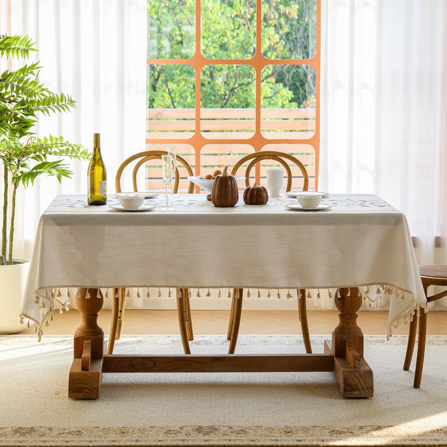 Polyester Embroidered Blue Vine tablecloth