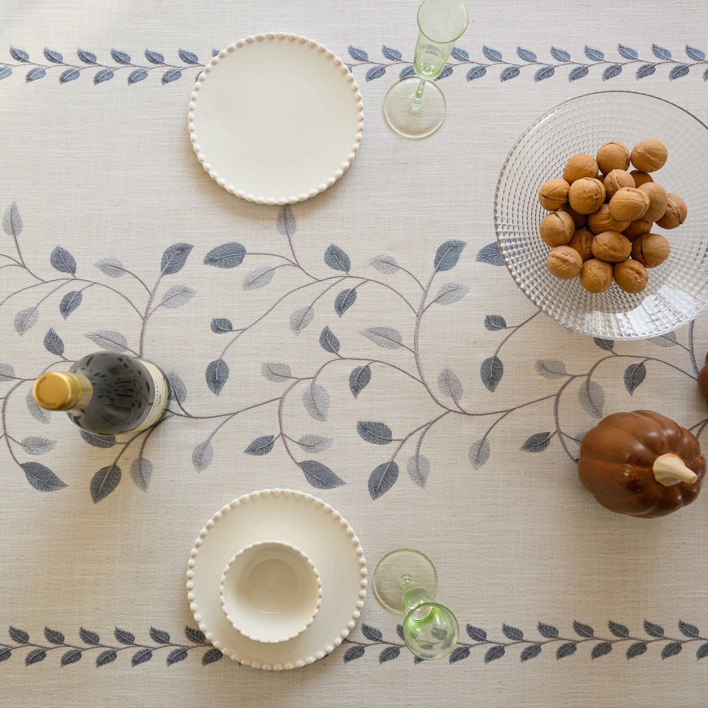 Polyester Embroidered Blue Vine tablecloth