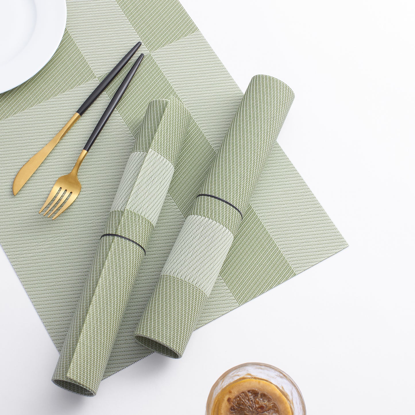Plastic Woven Heat Resistant Placemats in Grass Green