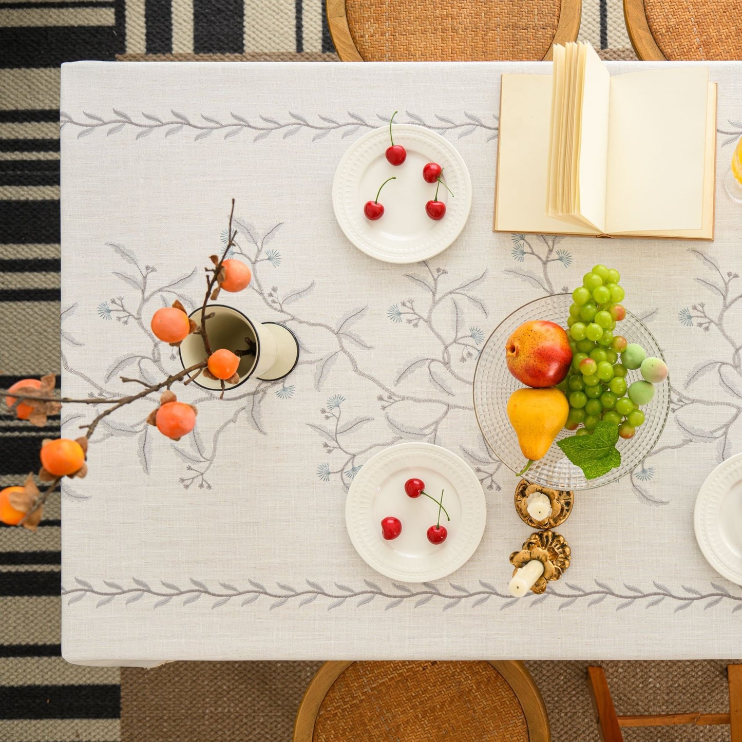 Polyester Embroidered Blue-coloured Fan-shaped Leaf and Floral Tablecloth