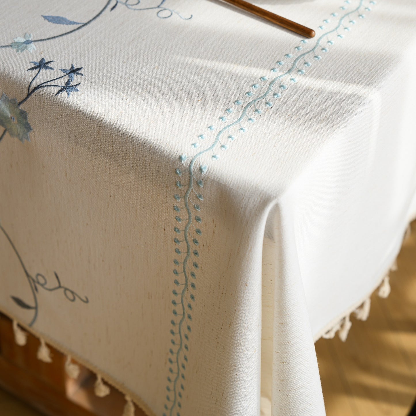 Polyester-Cotton Blend Embroidered Blue Branch Tablecloth