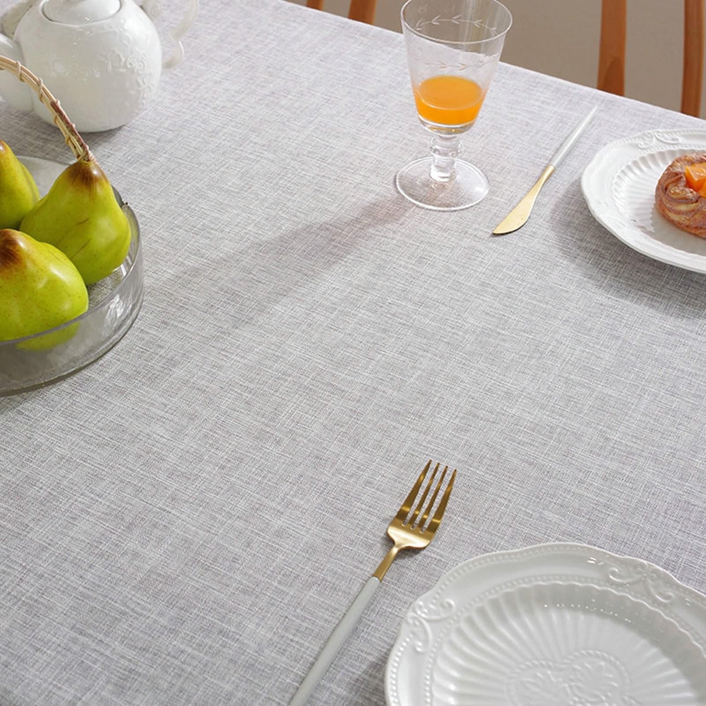 Cotton-linen Tablecloth with Plain-coloured Edging in Light Grey