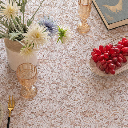 Polyester French-Elegance Floral-Rose Tablecloth with Scalloped Edge in Pink-Purple
