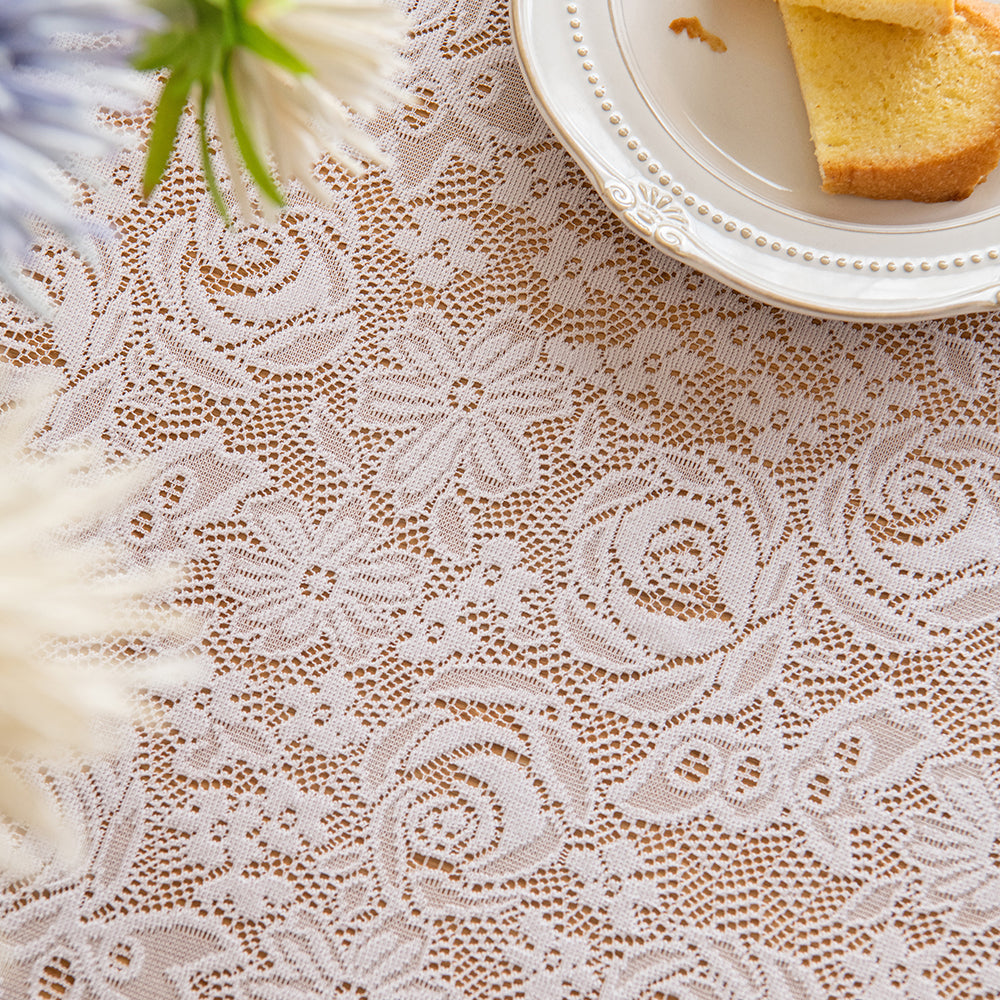 Polyester French-Elegance Floral-Rose Tablecloth with Scalloped Edge in Pink-Purple