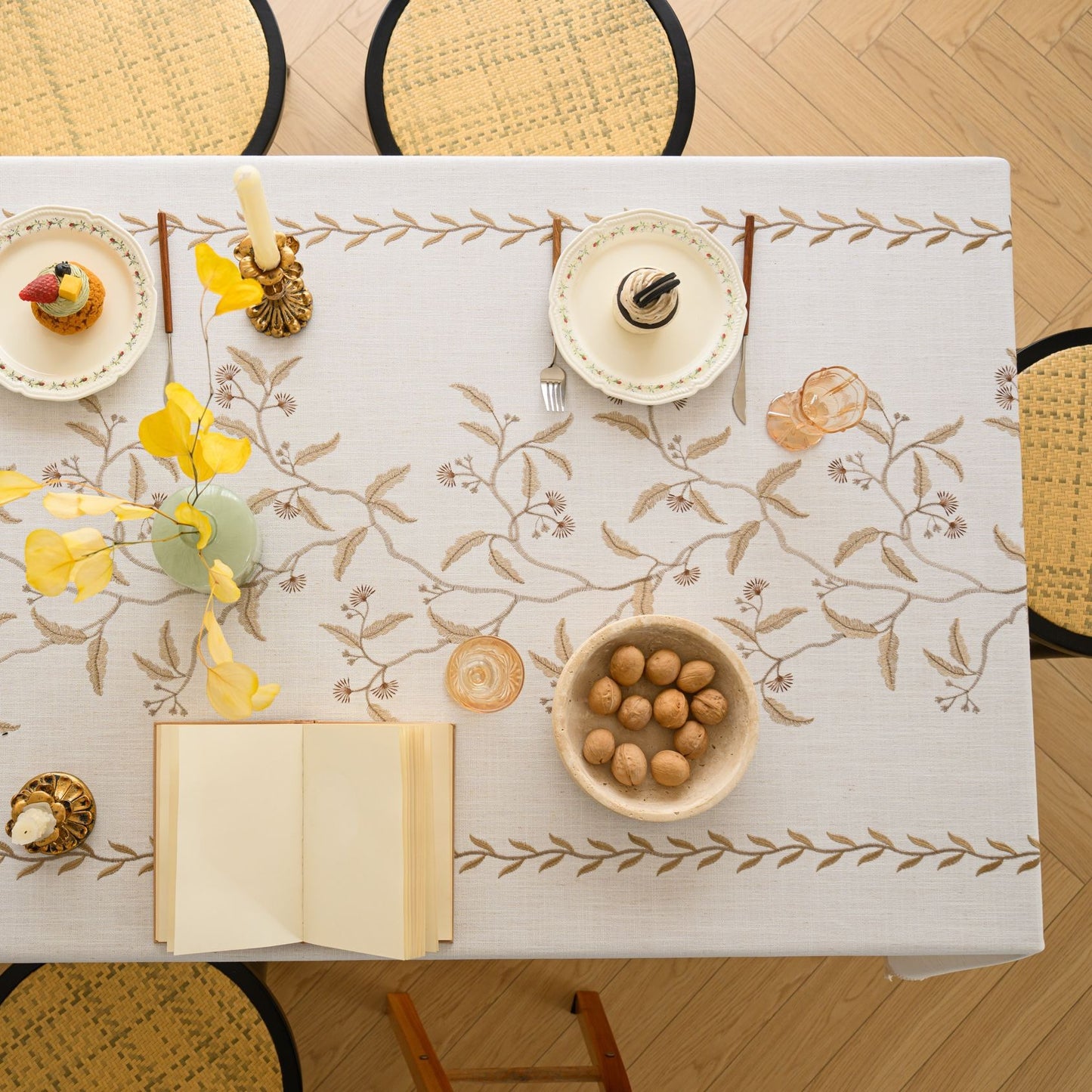 Polyester Embroidered Coffee-coloured Fan-shaped Leaf and Floral Tablecloth