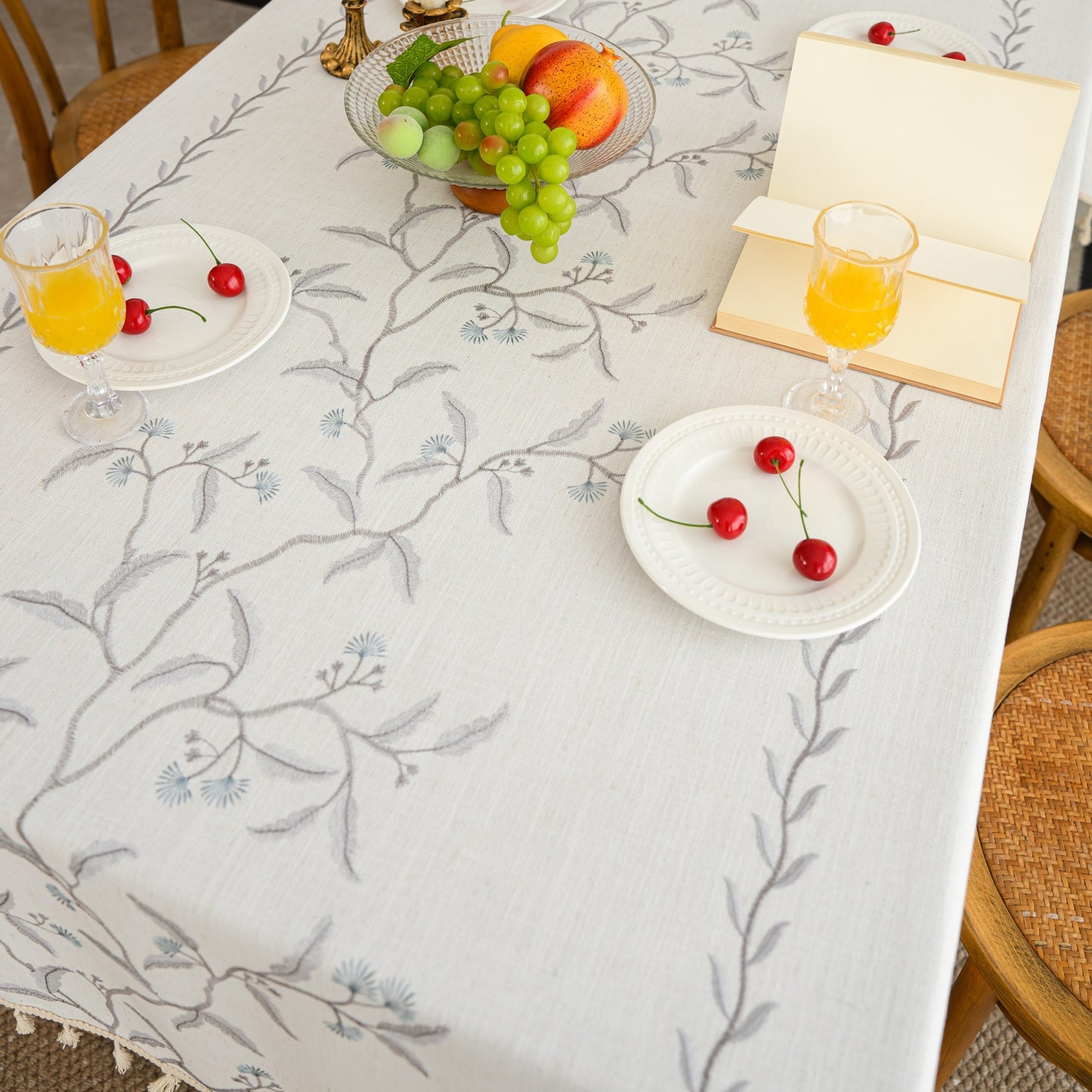 Polyester Embroidered Blue-coloured Fan-shaped Leaf and Floral Tablecloth