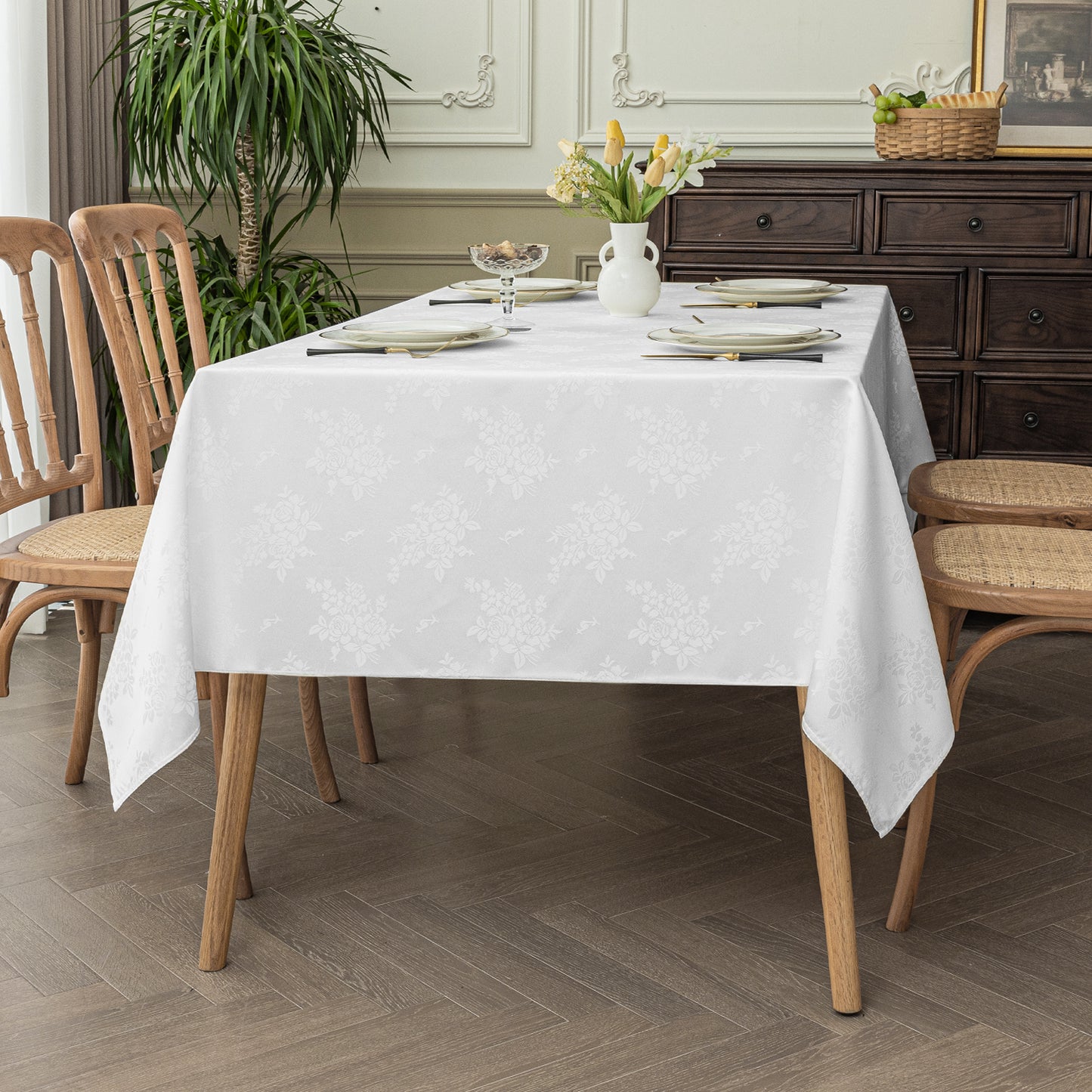 Polyester Jacquard Waterproof Elegant Damask Rose Floral Pattern Tablecloth in White