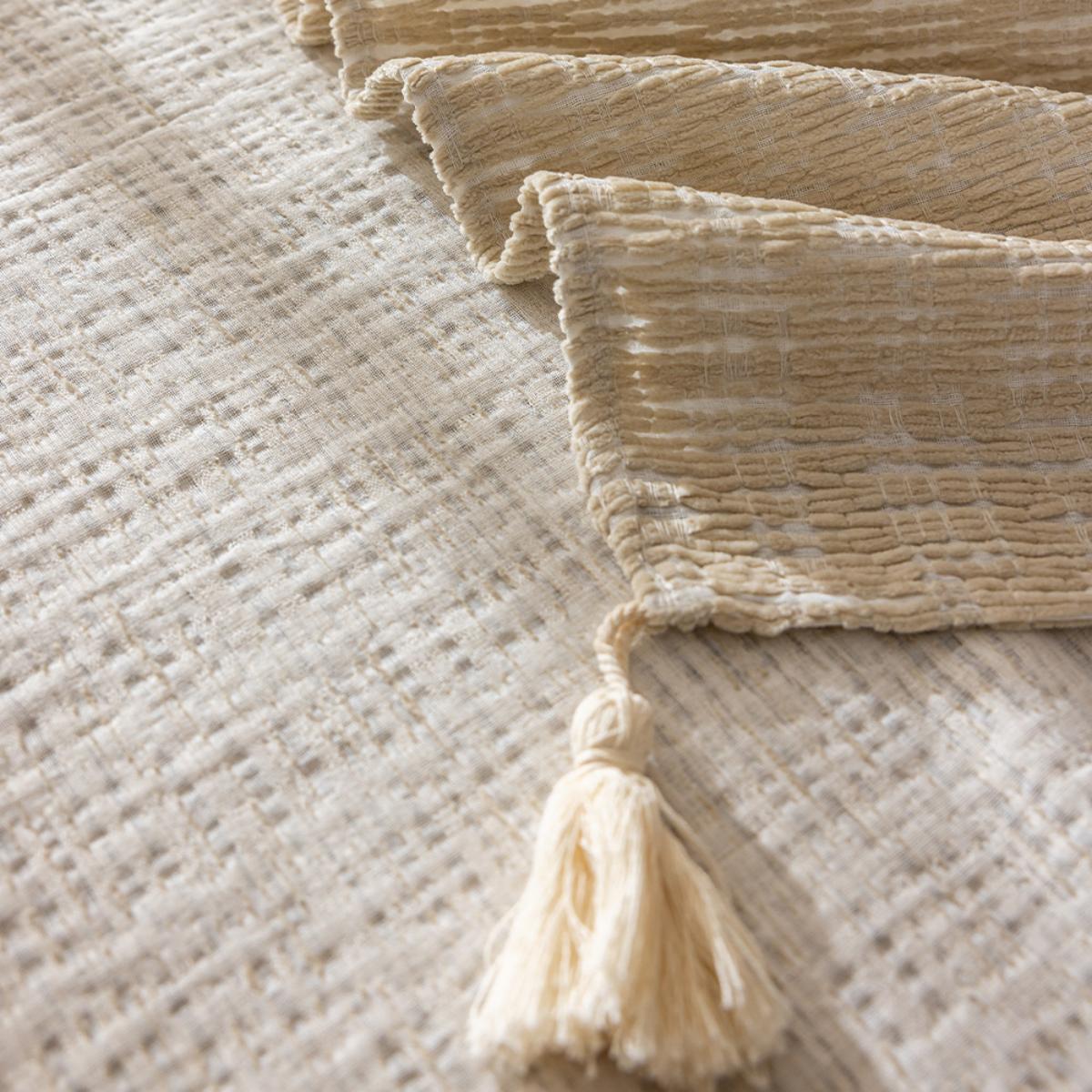 Apricot-coloured Faux Linen Tablecloth with Tassels at Each Corner