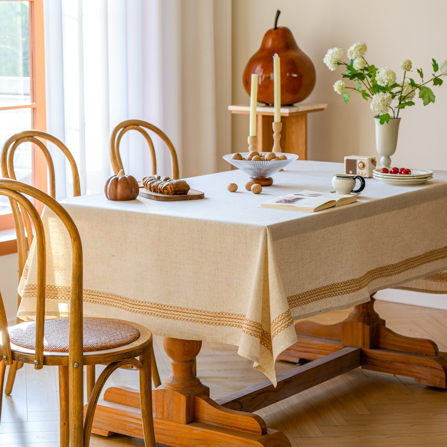 White Polyester Linen Tablecloth with Brown Lace