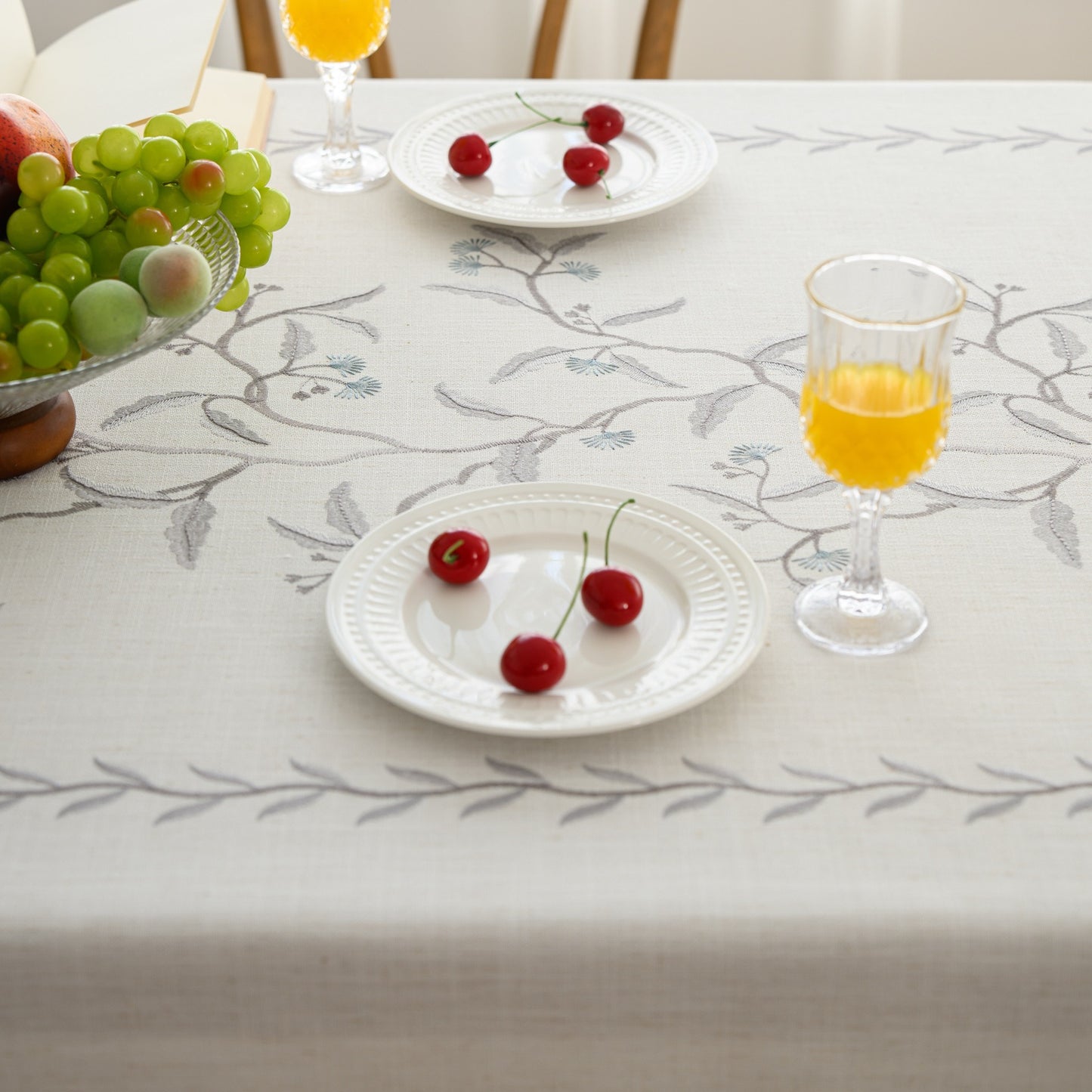 Polyester Embroidered Blue-coloured Fan-shaped Leaf and Floral Tablecloth