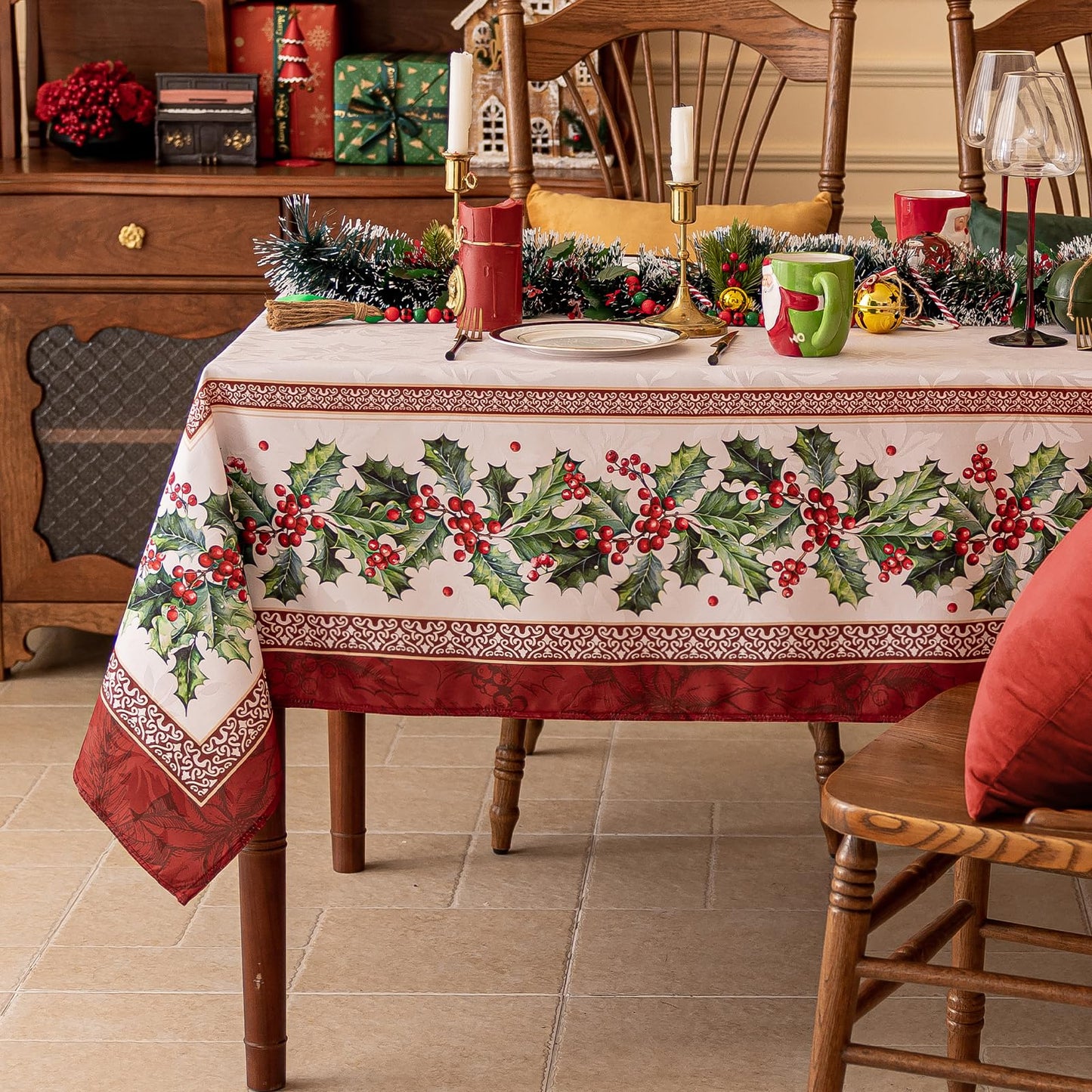 Jacquard-Woven Large Holly-Patterned Tablecloth with Border