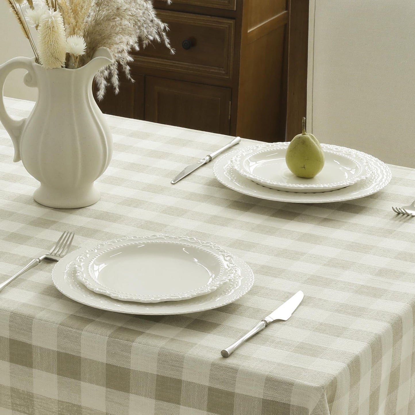 Wrinkle-Resistant Cotton Blend Classic Gingham Tablecloth with Tassels in Sagegreen