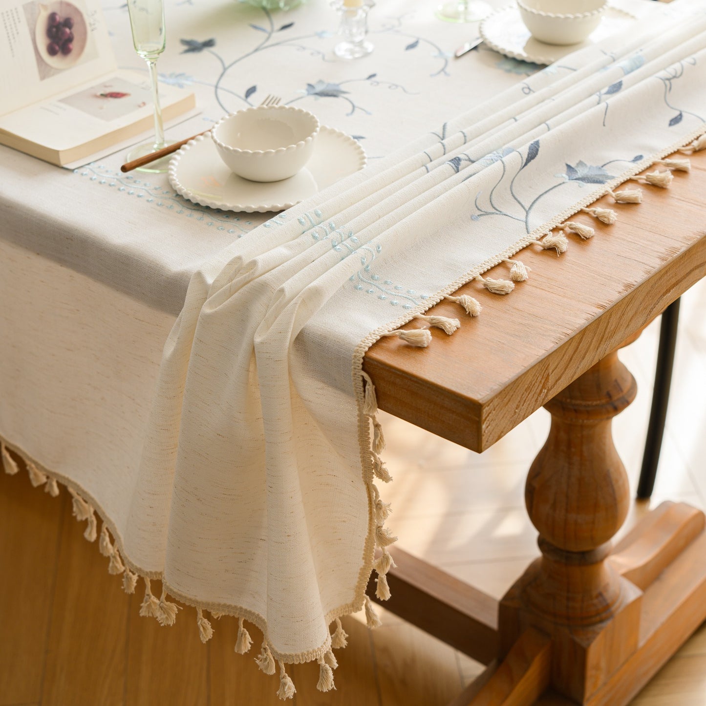Polyester-Cotton Blend Embroidered Blue Branch Tablecloth