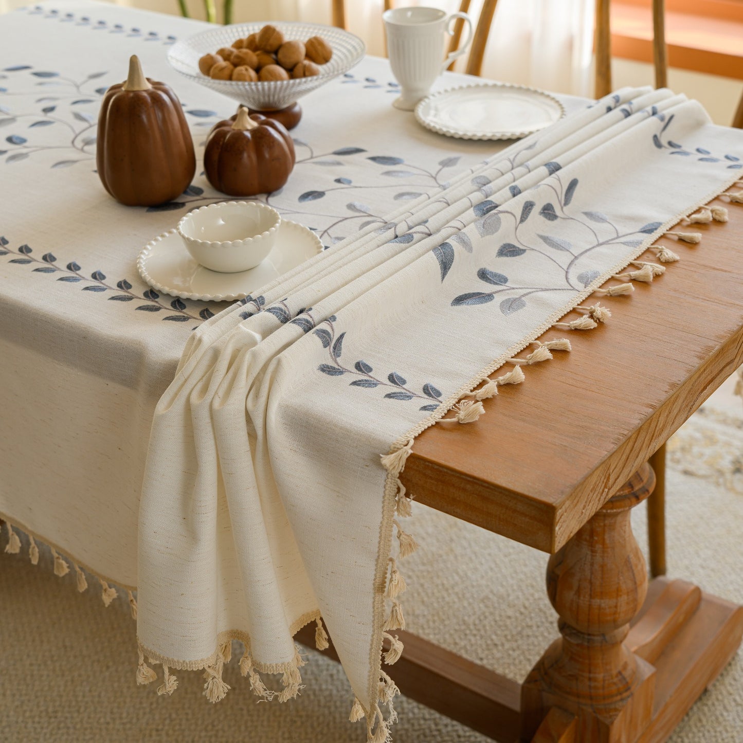 Polyester Embroidered Blue Vine tablecloth