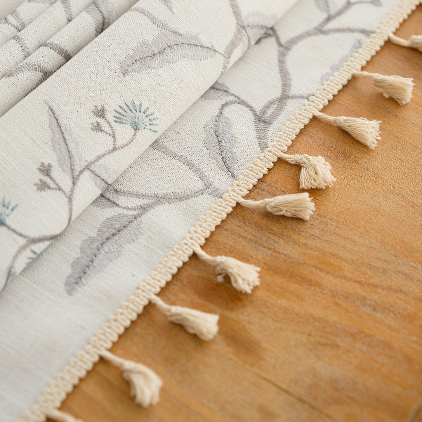 Polyester Embroidered Blue-coloured Fan-shaped Leaf and Floral Tablecloth