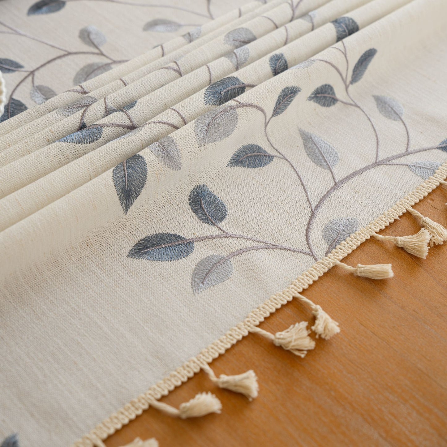Polyester Embroidered Blue Vine tablecloth