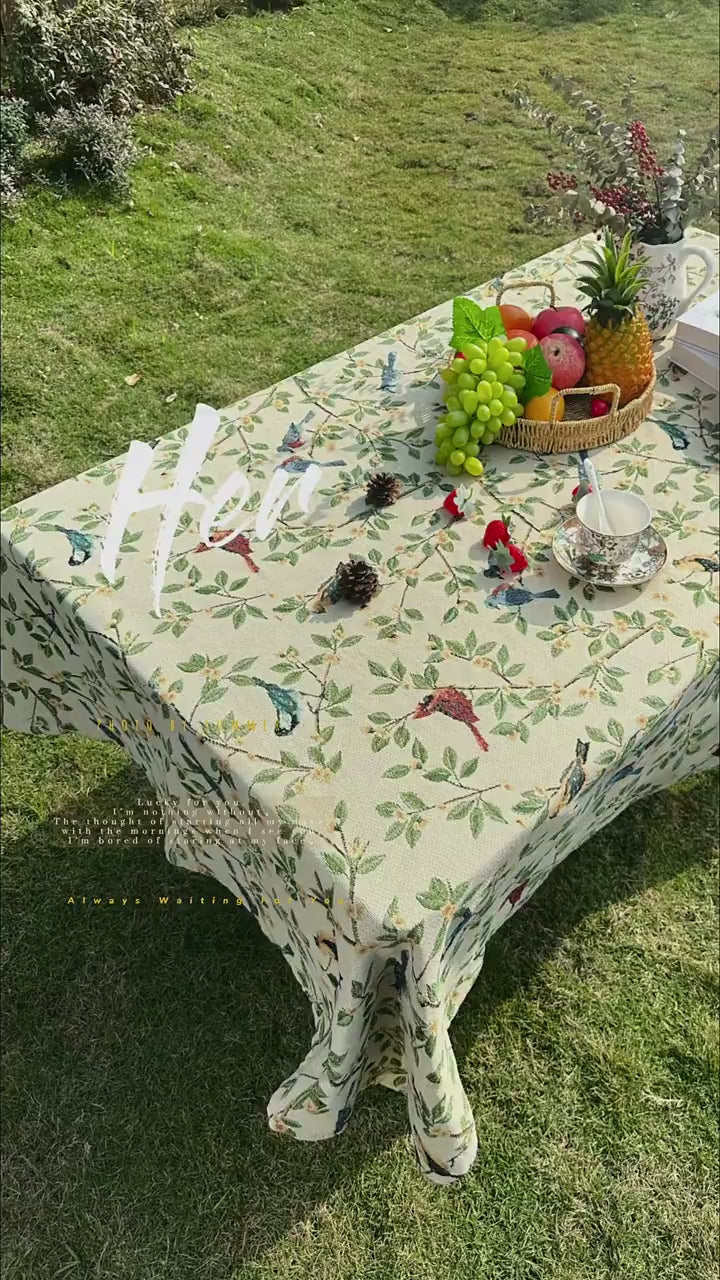 Polyester-Cotton Blend Floral and Botanical Tablecloth